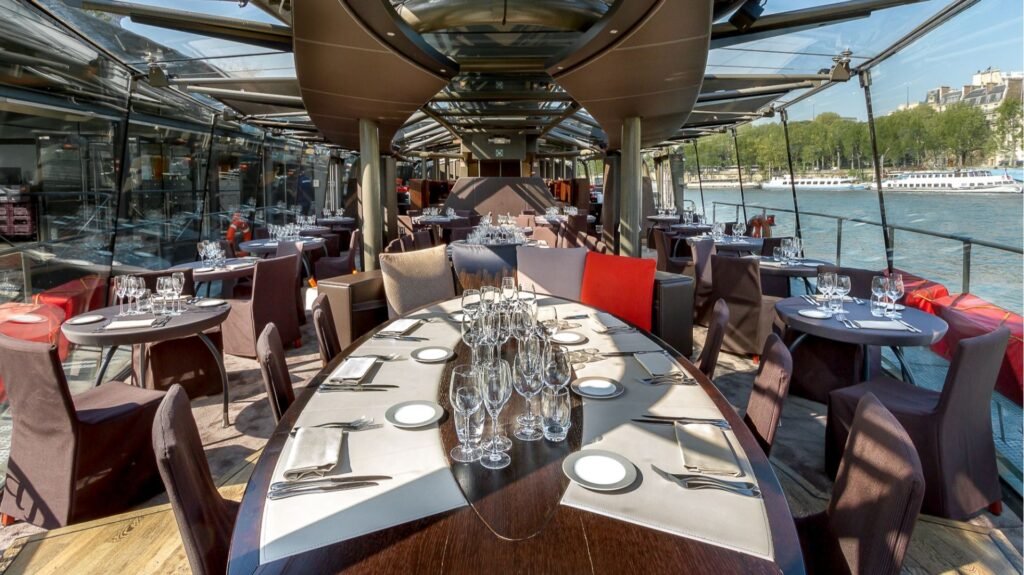 img_1578051606_1578051651__Tour35ChampagneLunchCruiseboatinterior